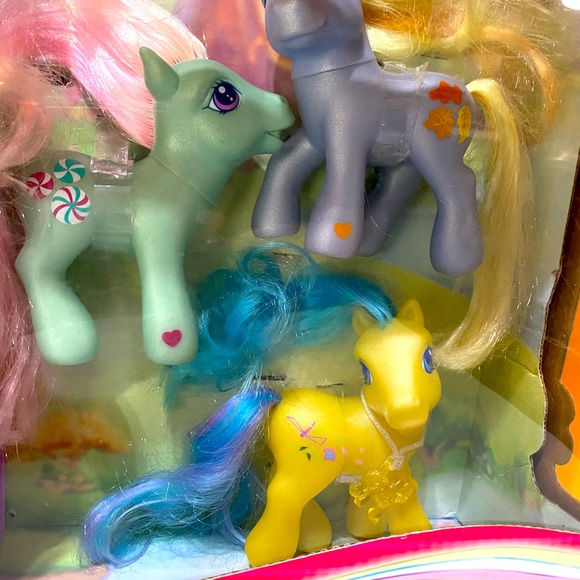 MY LITTLE PONY G3 VTG 2003 CELEBRATION SALON w/AMBERLOCKS & 3 MORE PONY FIGURES - Picture 3 of 16